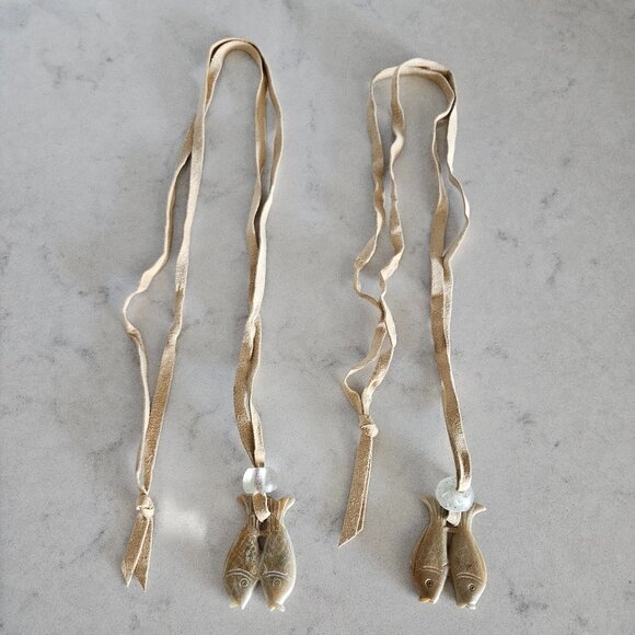 2 ASIAN NATURAL GREEN & BROWN JADEITE TWO-SIDED FISH PENDANT W/ CHAMOIS NECKLACE - Picture 1 of 16